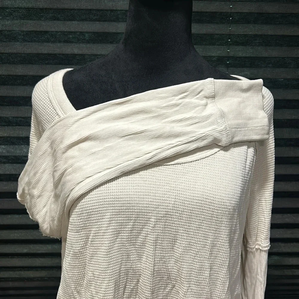 Treasure & Bond Women’s Cream LS Waffle Knit Raw Hem Cotton Thermal Shirt Medium - Picture 5 of 8